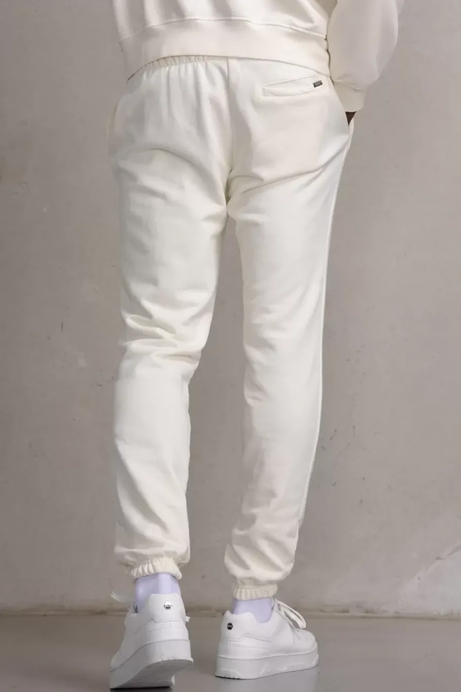 Sweatpants^BALR. Regular Metal Brand Jogger Egret